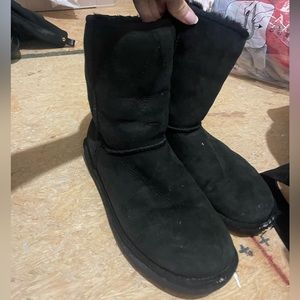 Black Uggs classic short
